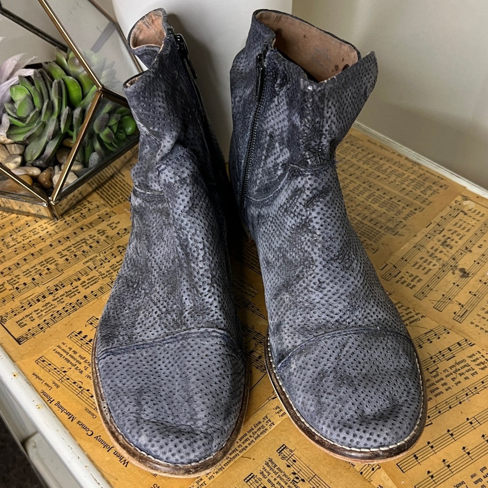 Free People Navy Perforated Leather Snap Button Zip Ankle Booties 40 - Picture 8 of 16